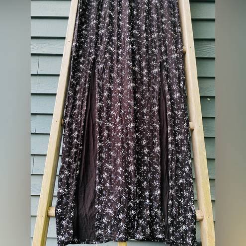 Pretty Little Thing NWT  black ditsy floral split detail maxi dress size/6