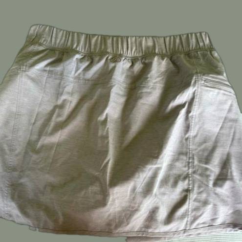 Calia by Carrie Calia Women’s Skort. Size Large.  Gray/Beige color. Like New