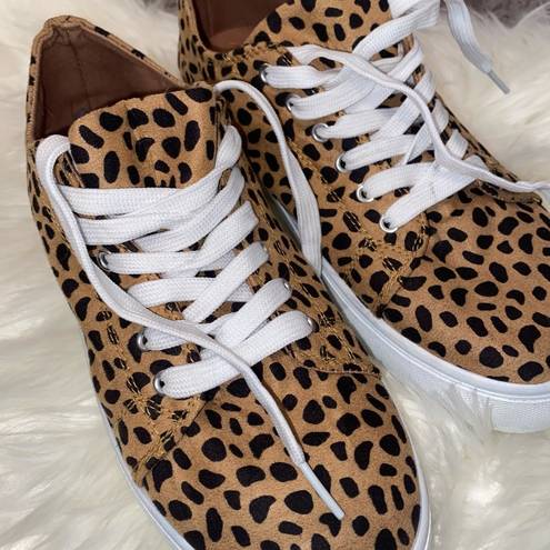 Bamboo CUTE CHEETAH SNEAKERS!!