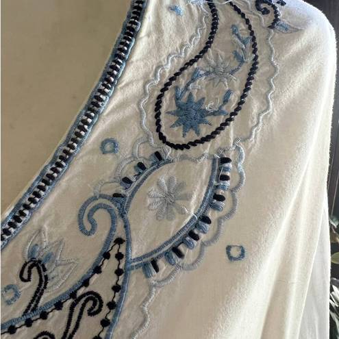 Fashion Bug Vintage  Blouse White Peasant Long Sleeve V-neck Embroidered Women