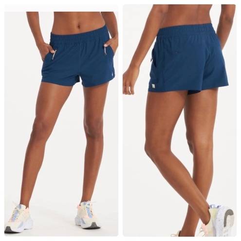 Vuori  dash short cosmo blue