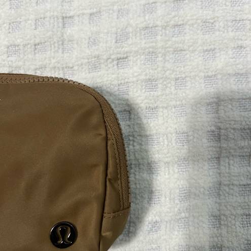 Lululemon  Everywhere Belt Bag - Burnt Caramel