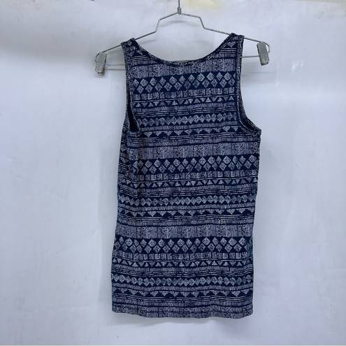 Sonoma 5/$25  Large  blue white print tank b34