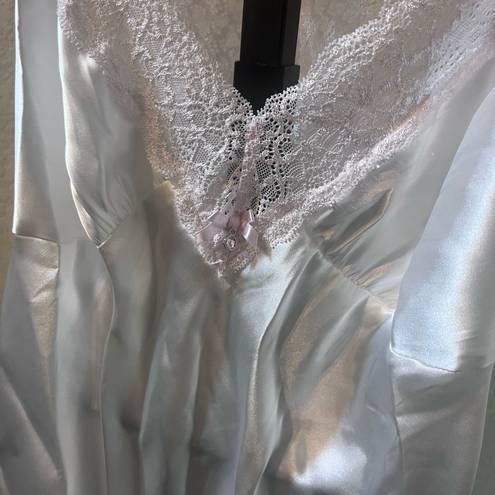 Linea Donatella  satin white soft pink trim “Mrs.” Bridal Nighty/robe set Large