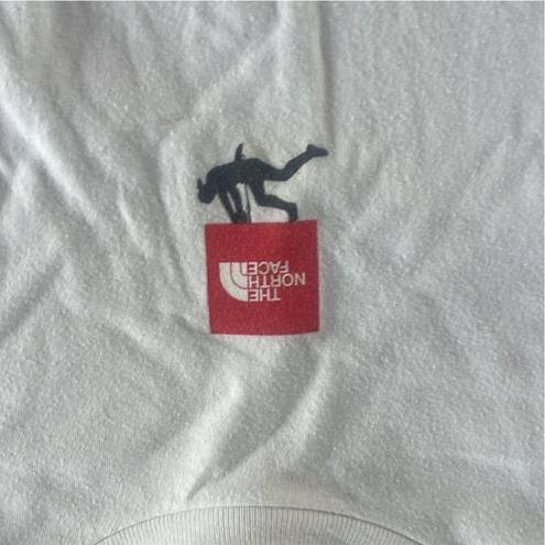 The North Face Size XL White Athletic T-Shirt