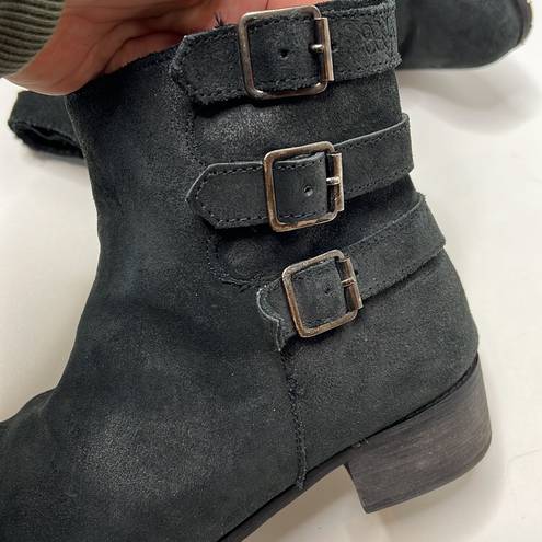 Boohoo  Suede Triple Buckle Fur Lined Ankle Boot Booties