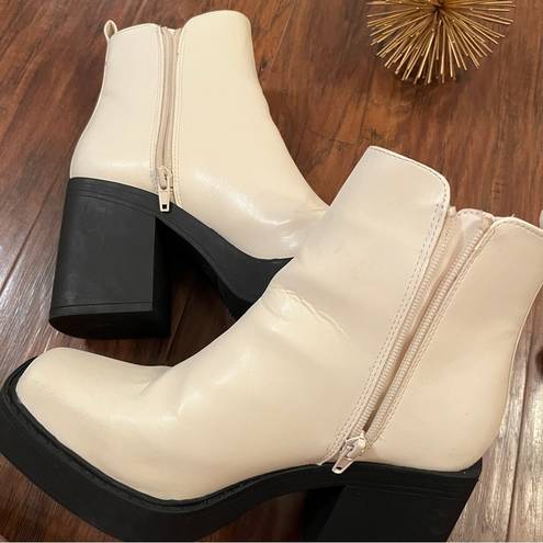 MIA  DRU Y2K CHUNKY WOMEN’S CHELSEA BOOT IVORY SIZE 7.5M