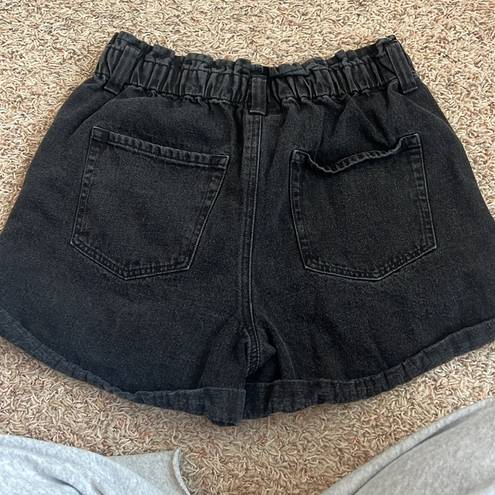 Forever 21 Black women’s jean shorts!