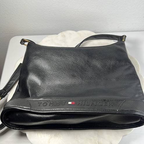 Tommy Hilfiger  90s Y2K Black faux leather purse with great logo placements