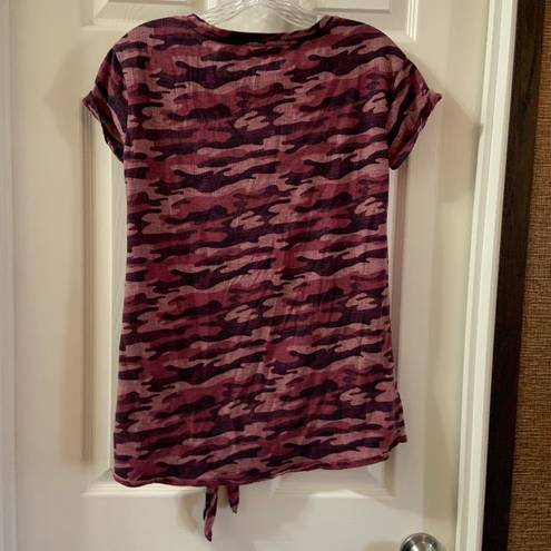 Xersion  Pink/purple Camo tie knot front tee size Small