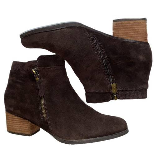 Blondo  “Isaac” Waterproof, dark brown suede ankle booties. Size 10. EUC