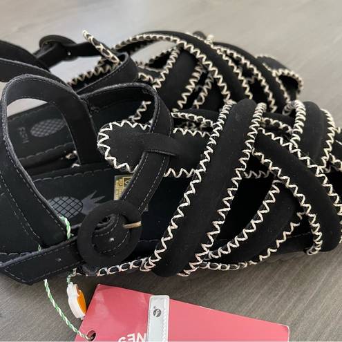 Farm Rio NWT!  black and whiteZigzag Stitch Sandal Size 9