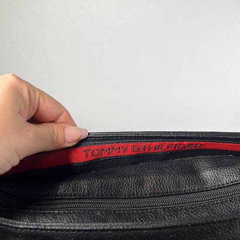 Tommy Hilfiger  90s Y2K Black faux leather purse with great logo placements