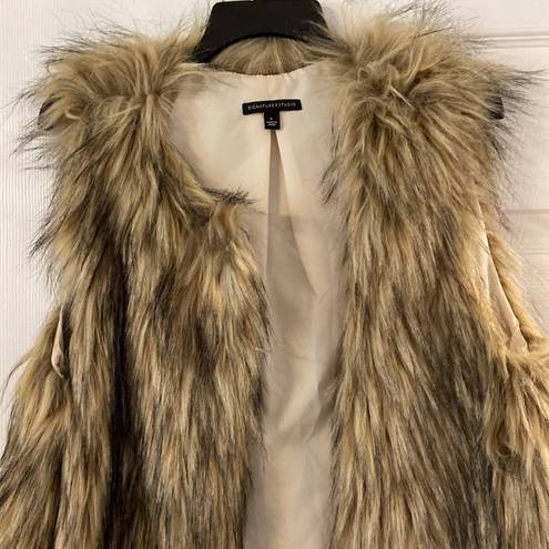 Signature Studio  Faux Fur size L brand new with tags length 28” bust 40/42”