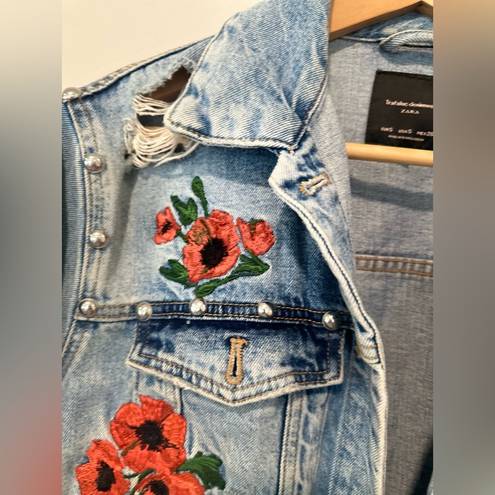 ZARA  Oversized Denim Jacket with embroidered Roses and Studs. Size Small