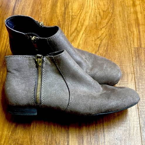 American Eagle  woman’s size 6 brown zip ankle boots booties