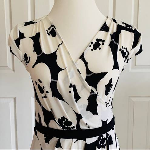 Krass&co NY& Dress Off White Black Floral Cap Sleeves Faux Wrap Dress Size Small