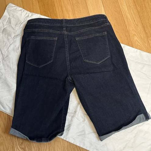 Bermuda New Directions Jean  Shorts Size 12 EUC