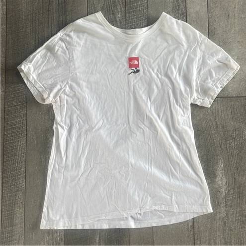 The North Face Size XL White Athletic T-Shirt