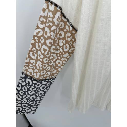 Harper Haptics by Holly  Top Women SIZE 2X White Animal Print Patchwork V-Neck