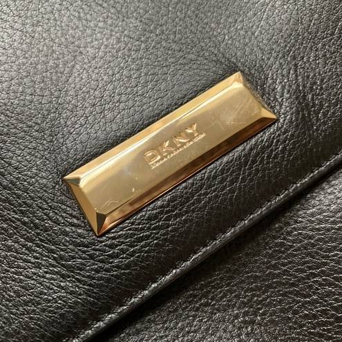 DKNY   authentic black leather chain clutch purse bag, Medium.