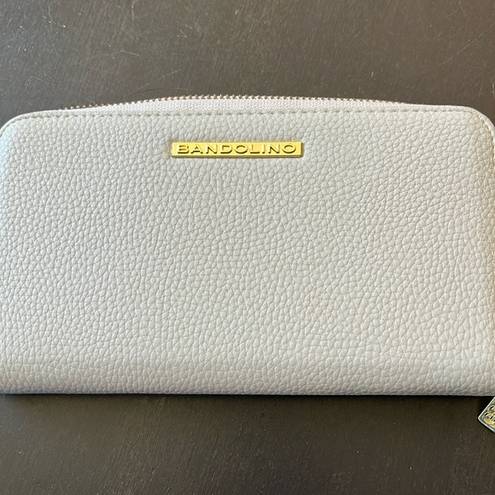 Bandolino wallet. Good used condition. Plenty of room for credit cards, cash,etc