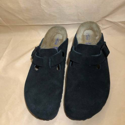 Birkenstock  Boston Soft Suede Clogs in Black