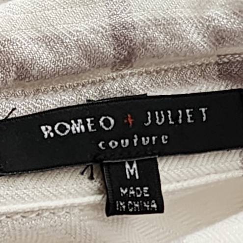 Romeo + Juliet Couture  White Gray Plaid Flannel Size Medium