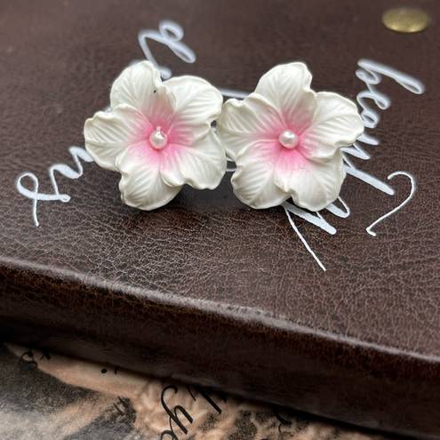 Daisy Vintage White  Bohemian Stud Earrings