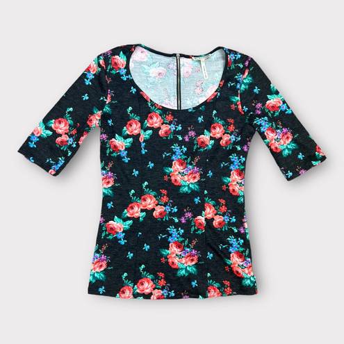 Kirra  | Floral 3/4 Sleeve Multi-Colored Exposed Zipper Accent Top Medium