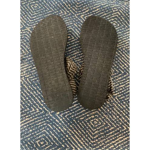 Sanuk  sandals yoga size seven line new