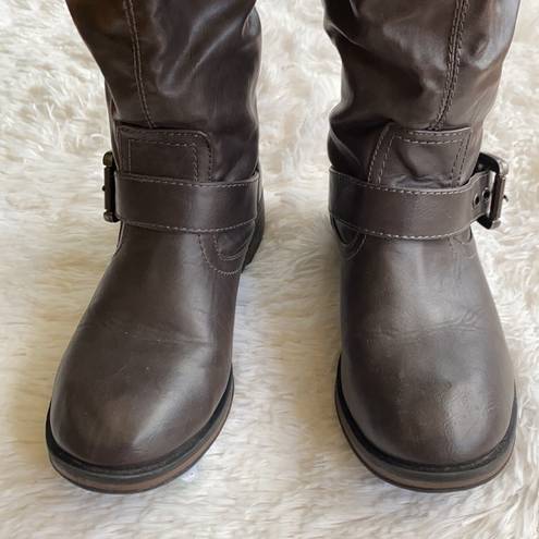 American Eagle Women’s knee high buckles round toe leather boots, size 6.5