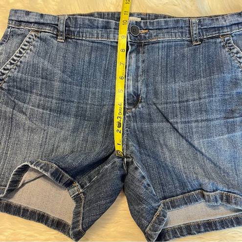 Liz Claiborne  Classic Denim Jean Shorts Women’s Size 16 Button Flap Back Pockets