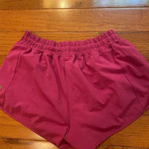 Lululemon  Hotty Hot Low Rise 2.5” Shorts Size 8 Ripened Raspberry Pink