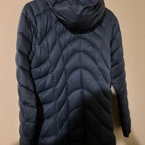 Patagonia Women's Down Sweater Hoody in Navy