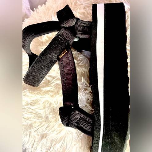 Teva  Platform Athletic Black and White Sport Strap Sandals US 9 EU 40 Like New