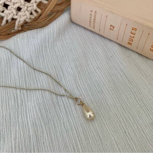 American Vintage Vintage “Elfa” Teardrop Pearl Charm Pendant Necklace Champagne Iridescent Classic 