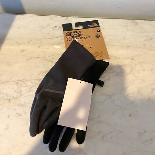 The North Face NWT  Women’s Windwall Closefit Fleece Gloves Size Small