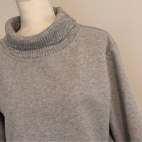 Banana Republic  gray turtleneck sweater size medium