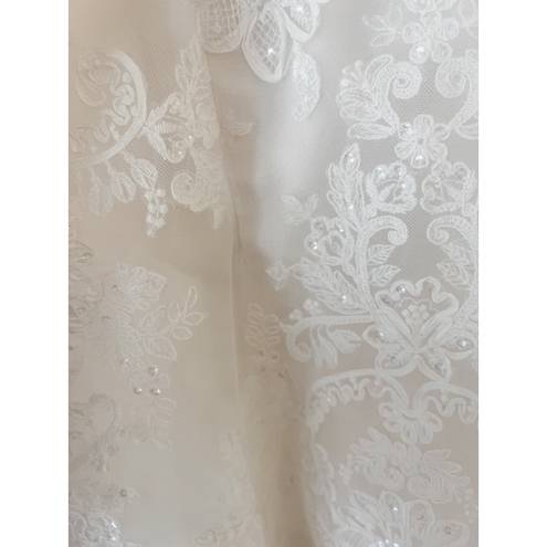 Oleg Cassini Wedding Dress Pure White sweetheart mermaid lace Sheath size 2