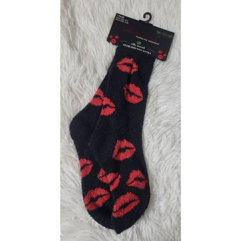 Marilyn Monroe NWT  Silky Smooth Aloe Infused Plush Striped Socks with Lips