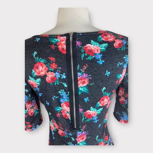 Kirra  | Floral 3/4 Sleeve Multi-Colored Exposed Zipper Accent Top Medium