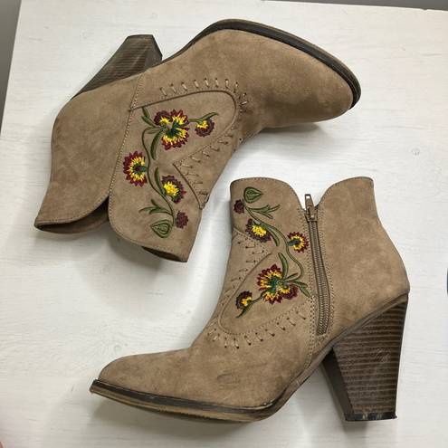 MIA  Melrose Floral Embroidered Ankle Boots Sz 8.5 Western Southwestern