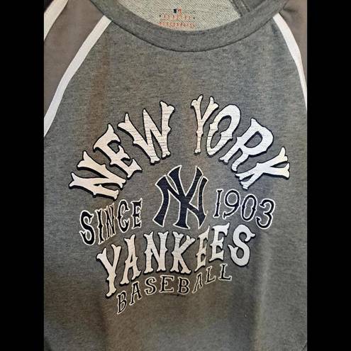 5th & Ocean MLB New York Yankees  Sweatshirt 100% Cotton Size Small