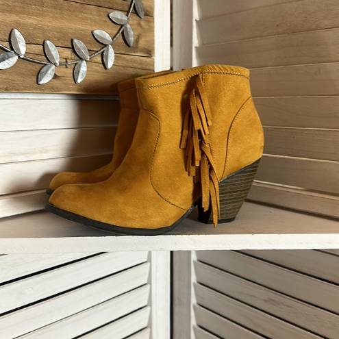 Shoedazzle  mustard booties with fringe