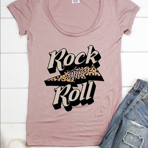 Rock’n Roll Rock N Roll Thunder Bolt Leopard Print Scoop Neck Tee Shirt Blush Pink  Small