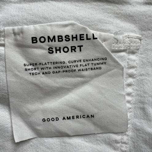 Good American Bombshell Shorts White NWT Size 14 / 32 Distressed Short