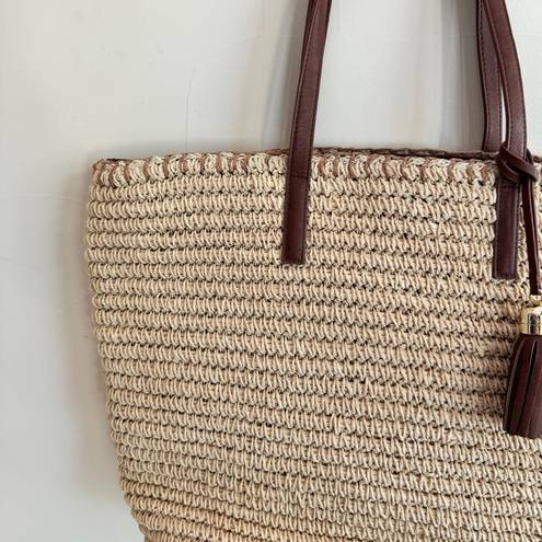 Talbots  Straw Medium Tote Purse Zip Closure Double Handle Tassel Beach