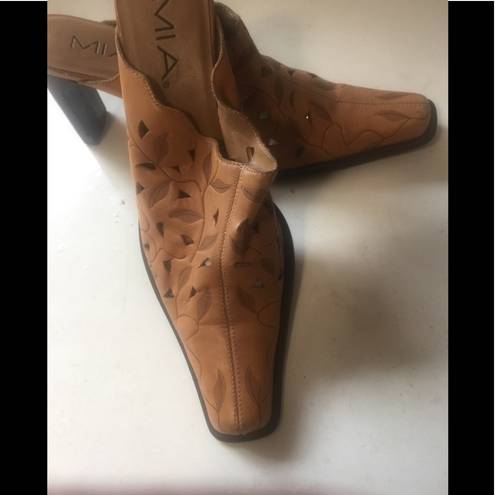 MIA Like new  women’s shoes with fancy cutouts 8.5