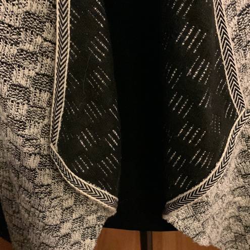 Anthropologie Anthropology Black and white pattern Sweater Wrap